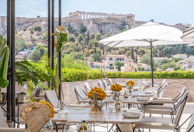 Στην καρδιά της Αθήνας, εκεί όπου η ιστορία συναντά το σύγχρονο lifestyle, το The Dolli at Acropolis αποτελεί σημείο αναφοράς για όσους αναζητούν κομψότητα και αυθεντική εμπειρία φιλοξενίας.